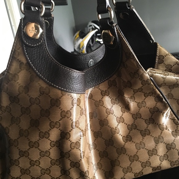 Selling authentic Gucci purse for 400